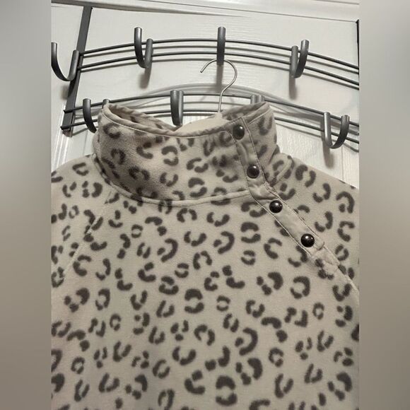 Green Tea Cream and Gray Leopard Print Fleece Pullover‎ Jacket size M EUC - Picture 10 of 15